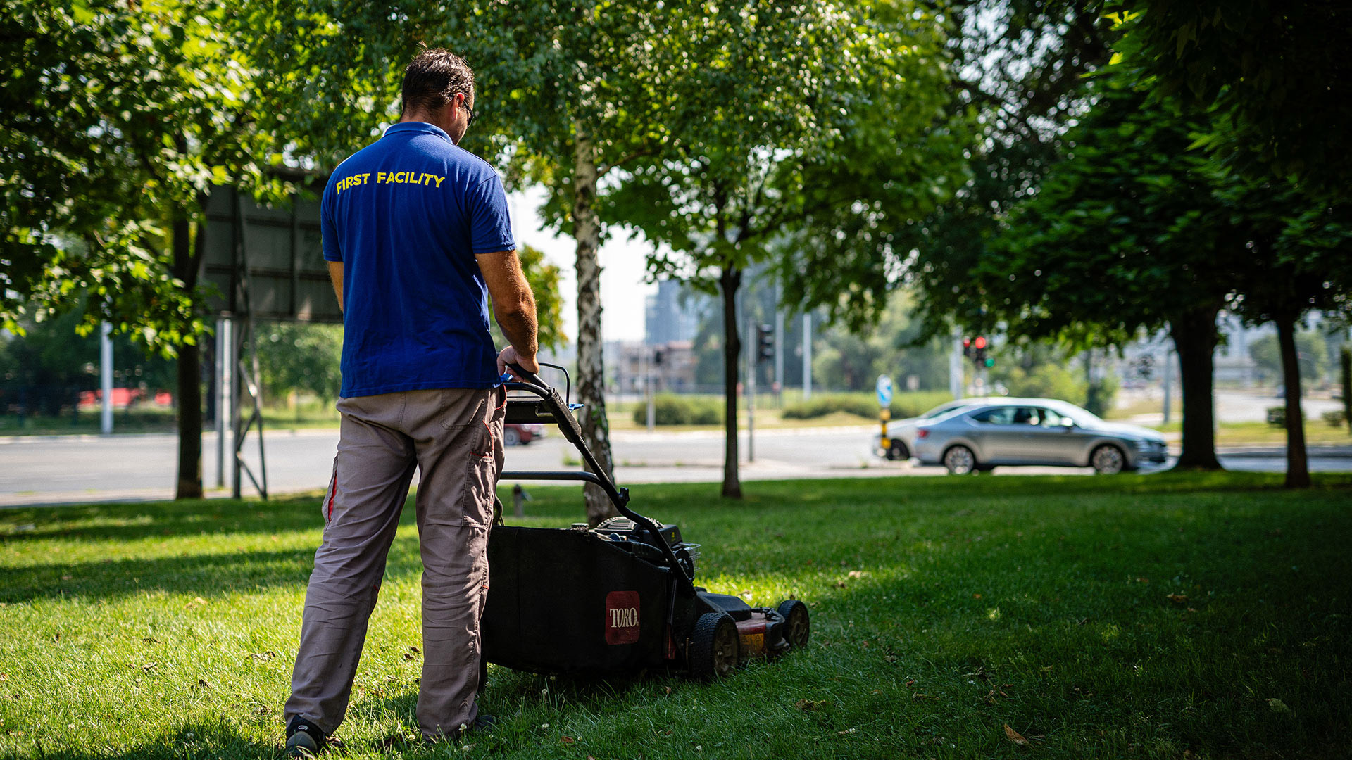 First Facility | Údržba zeleně